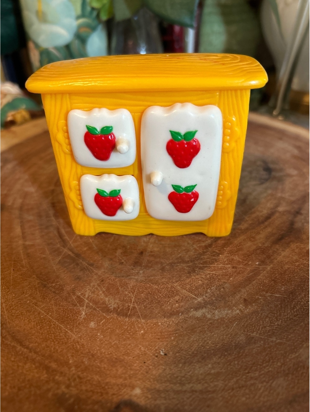 Vintage 1983 American Greetings Yellow Plastic Strawberry Refrigerator Figurine
